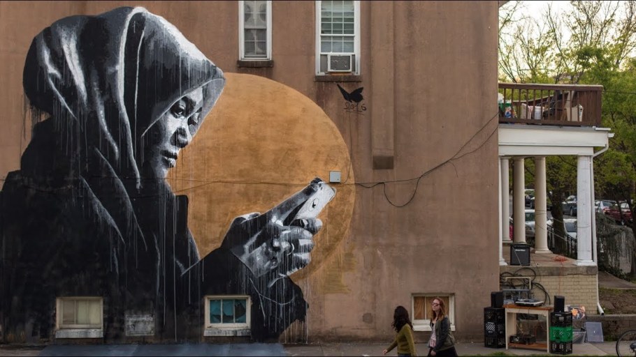 Уличный перформанс стрит-арт