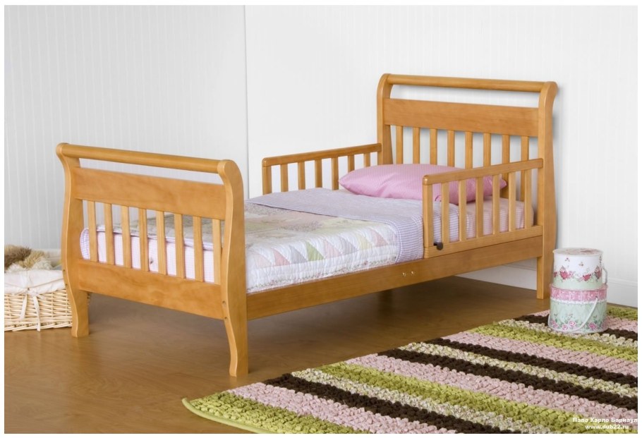 Детские кроватки из дерева