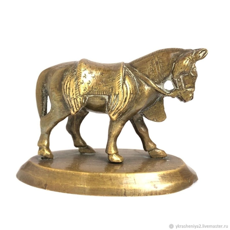 Бронзовая фигурка лошадь