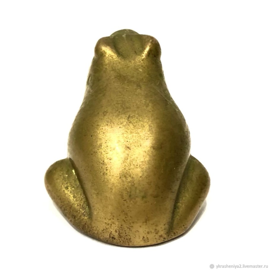 Латунная статуэтка