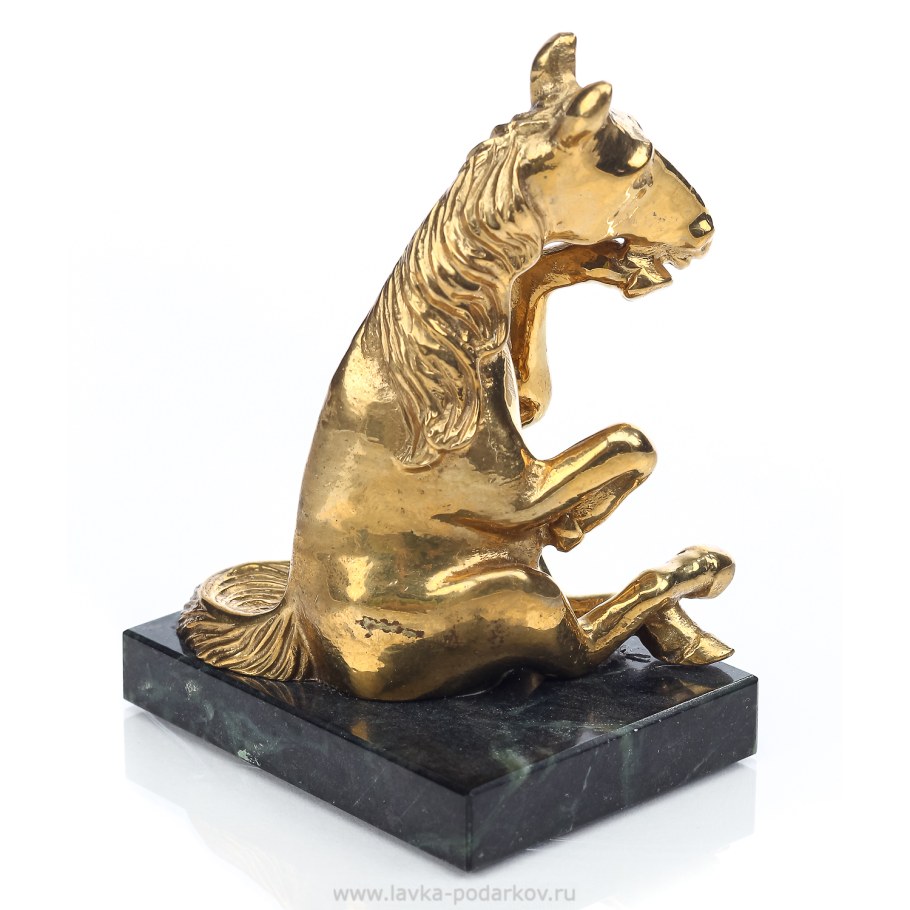 Статуэтка мыслитель в рамке