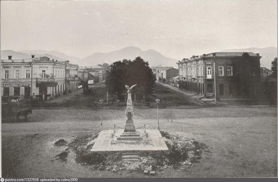 Памятник Архипу Осипову во Владикавказе