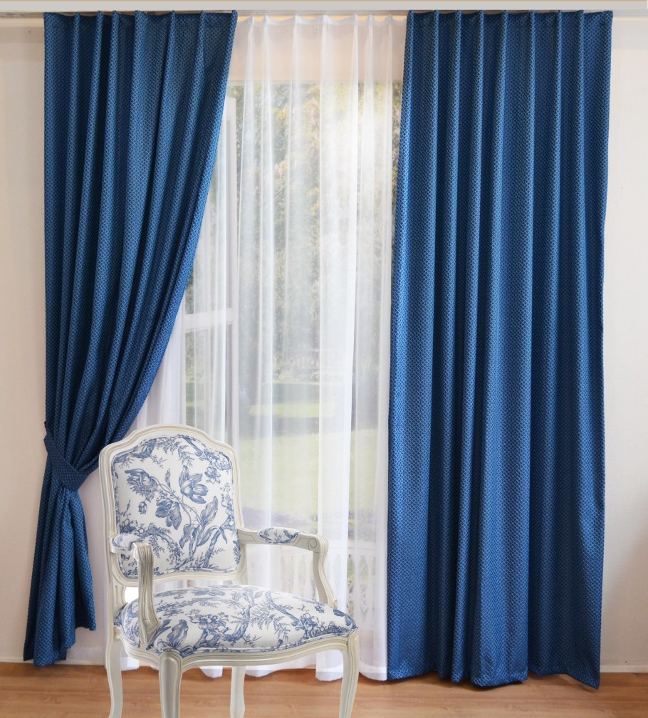 Синие шторы