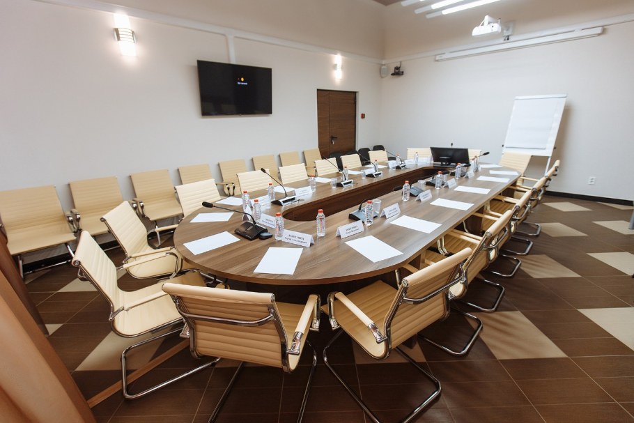 Кресло в зал совещаний