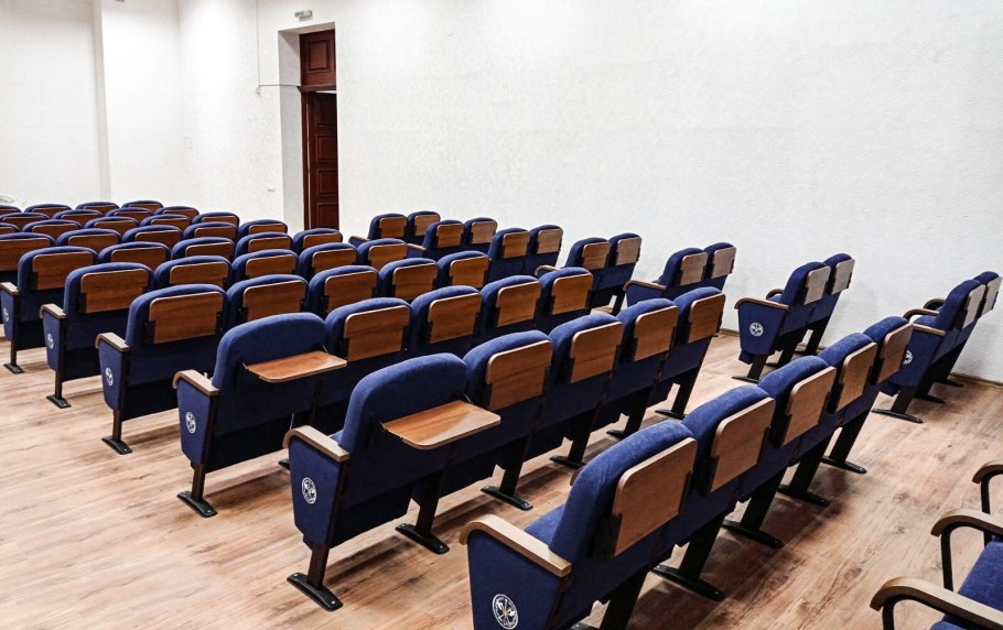 Молдова зал заседаний зеленые кресла