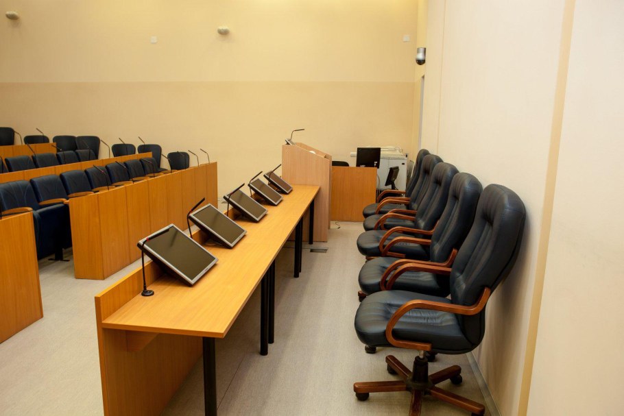 Мониторы в актовый зал