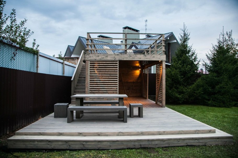 Двухэтажная беседка с открытым