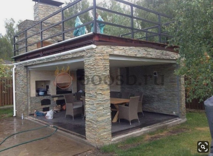 Двухэтажная летняя кухня