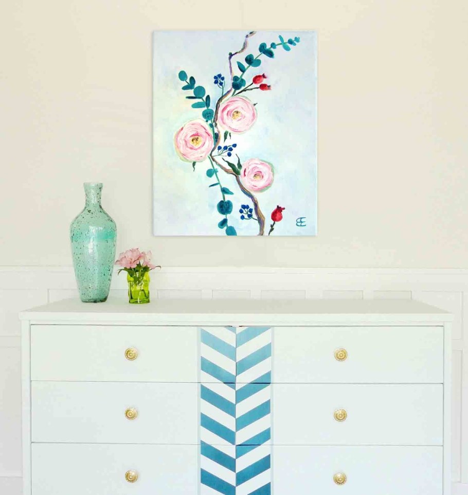 Картина на комоде в интерьере
