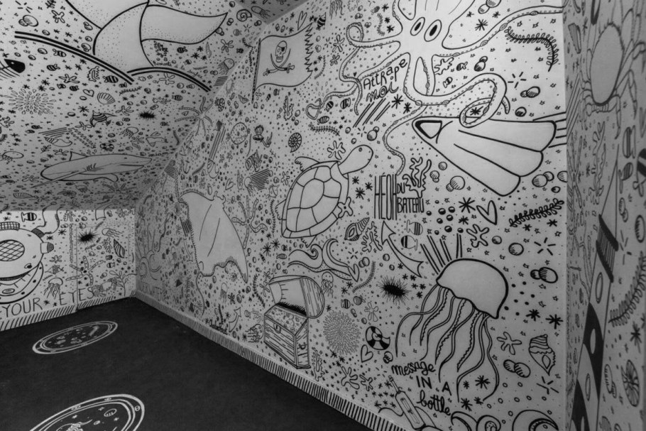 Разрисованные стены в комнате