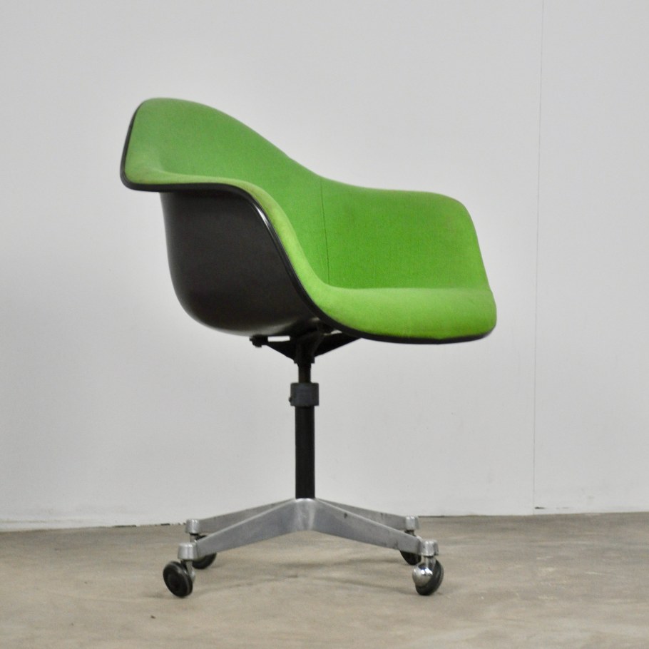 Кресло рабочее зеленое