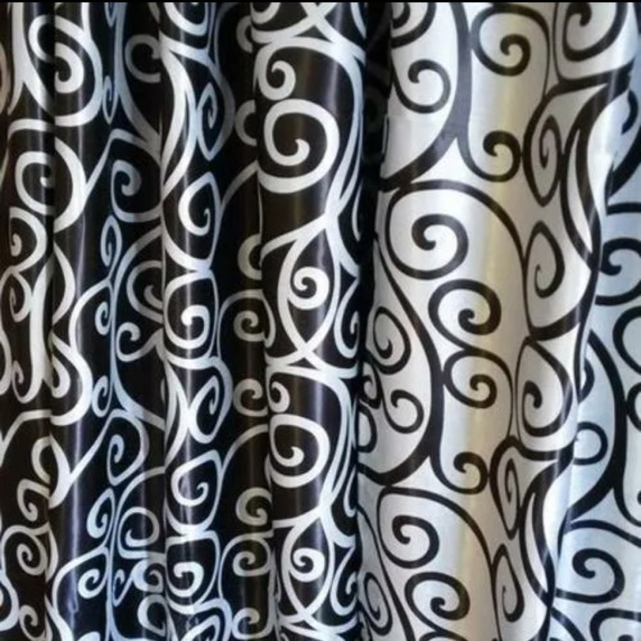 Черные шторы с вензелями