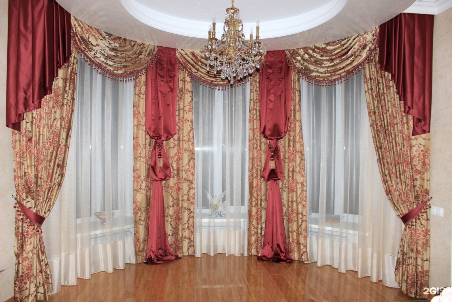 Шторы в гостиную из бархата с ламбрекенами