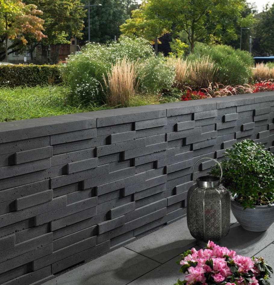 Красивый забор на склоне