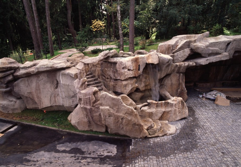 Грот с водопадом