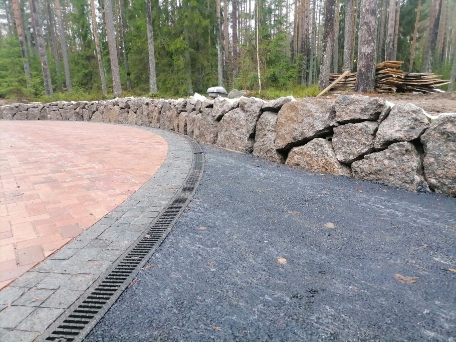 Подпорная стенка с лестницей