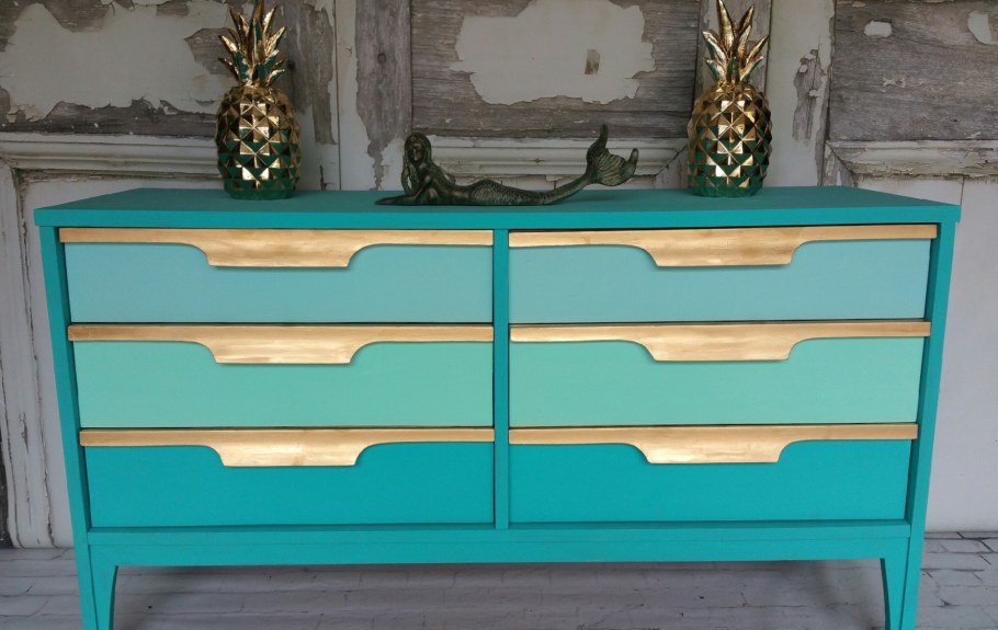 Комод белый с бирюзовым