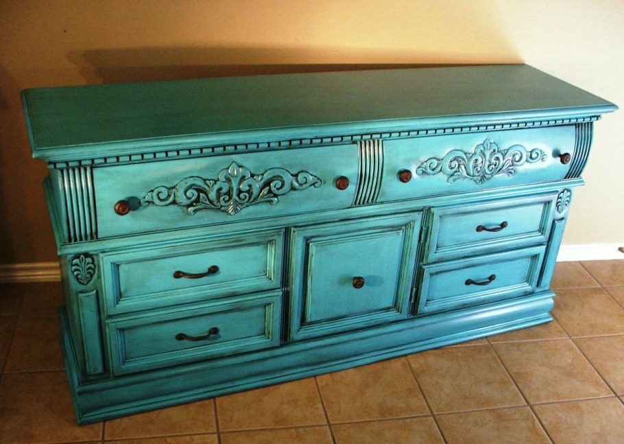 Состаренная бирюзовая мебель