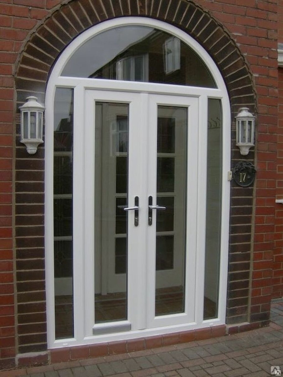 Пластиковая дверь Рехау входная