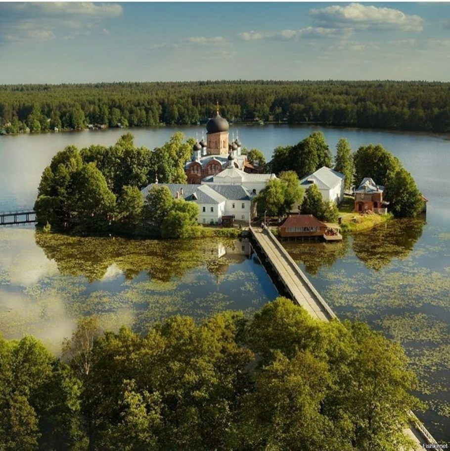 Свято-Введенский островной монастырь