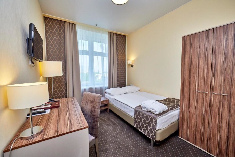 Гостиница Россия в Санкт-Петербурге Чернышевского 11