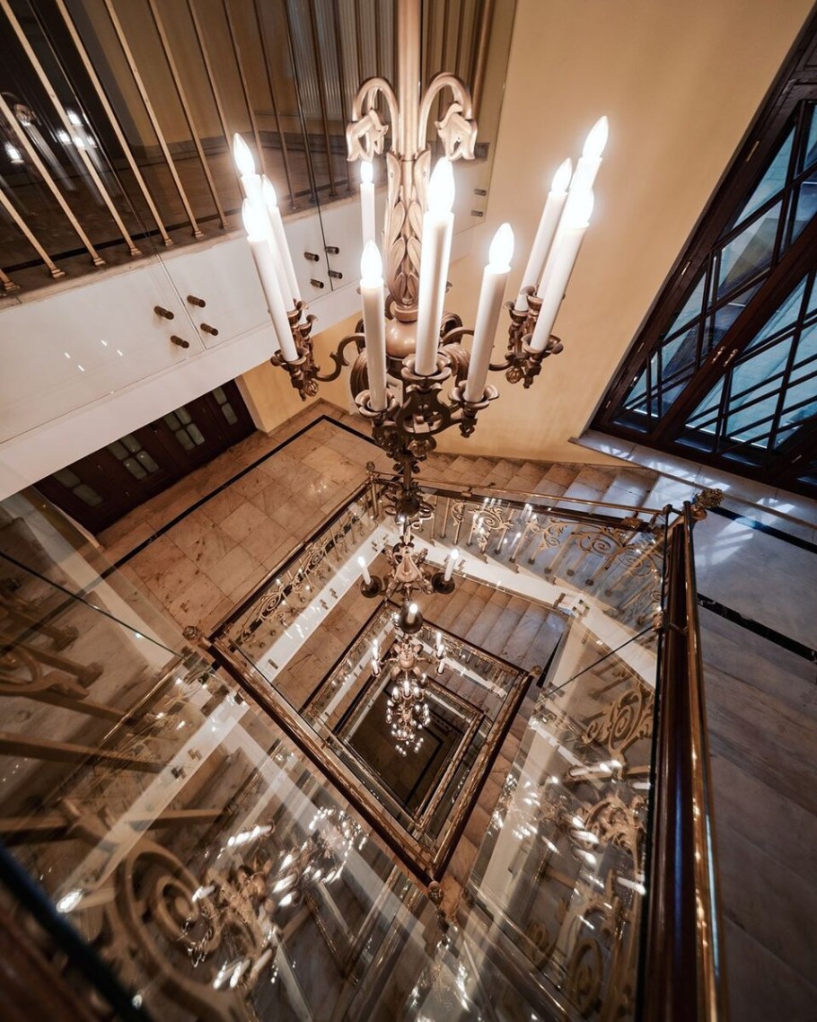 Хилтон Ленинградская бронзовая люстра