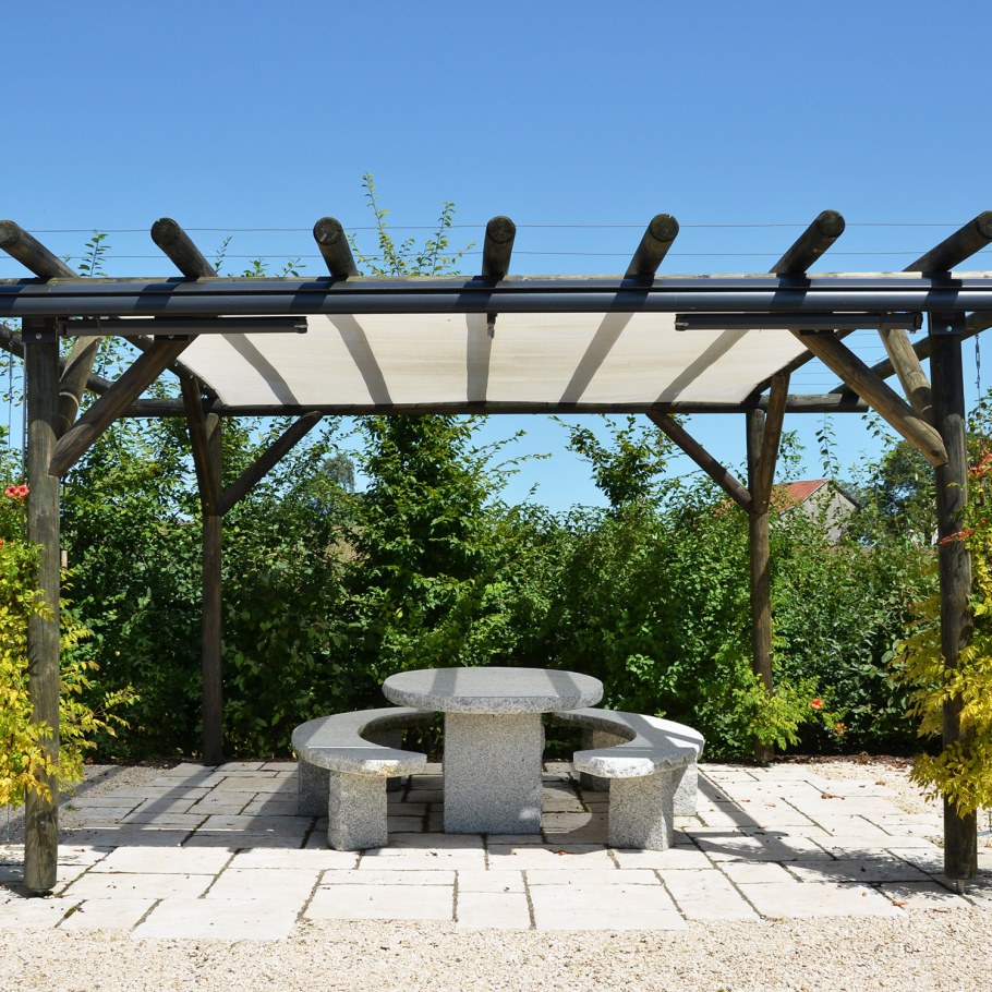 Пергола с крышей из поликарбоната