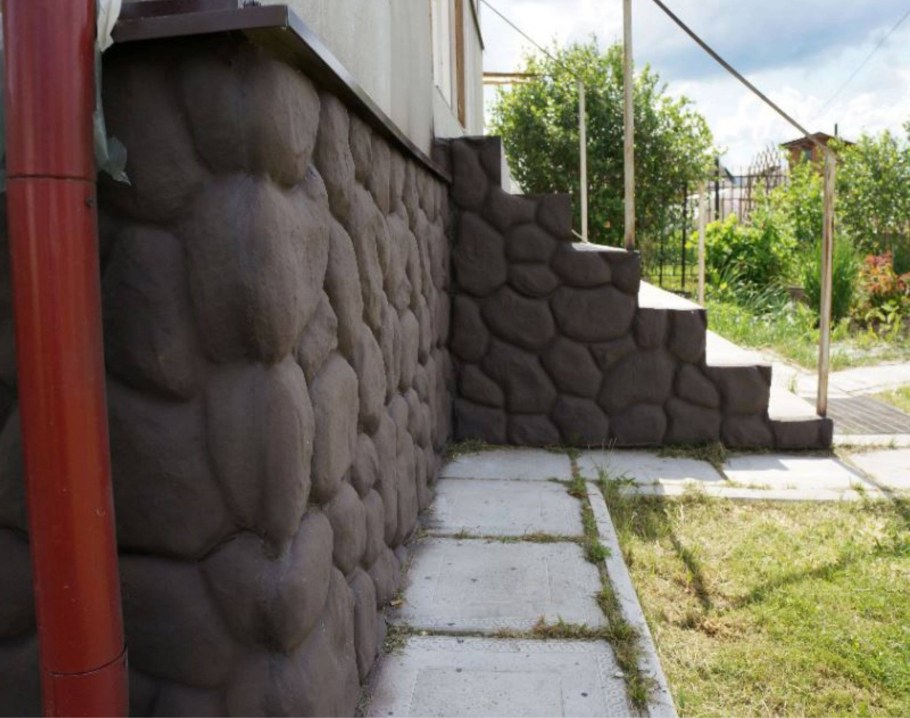 Отделка цоколя под булыжник