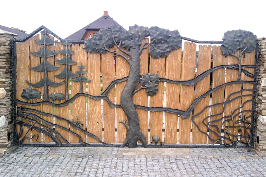 Необычный деревянный забор