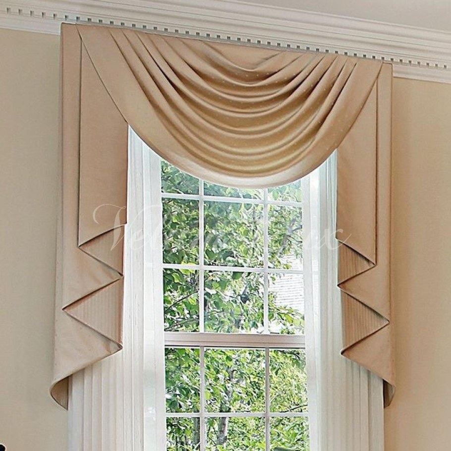 Шторы с ламбрекеном на маленькое окно