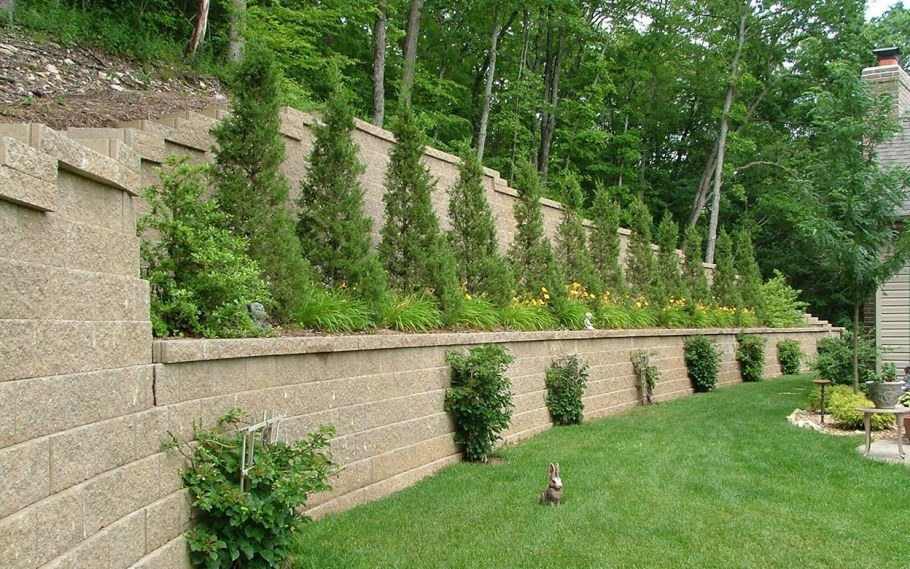 Террасирование склона георешеткой