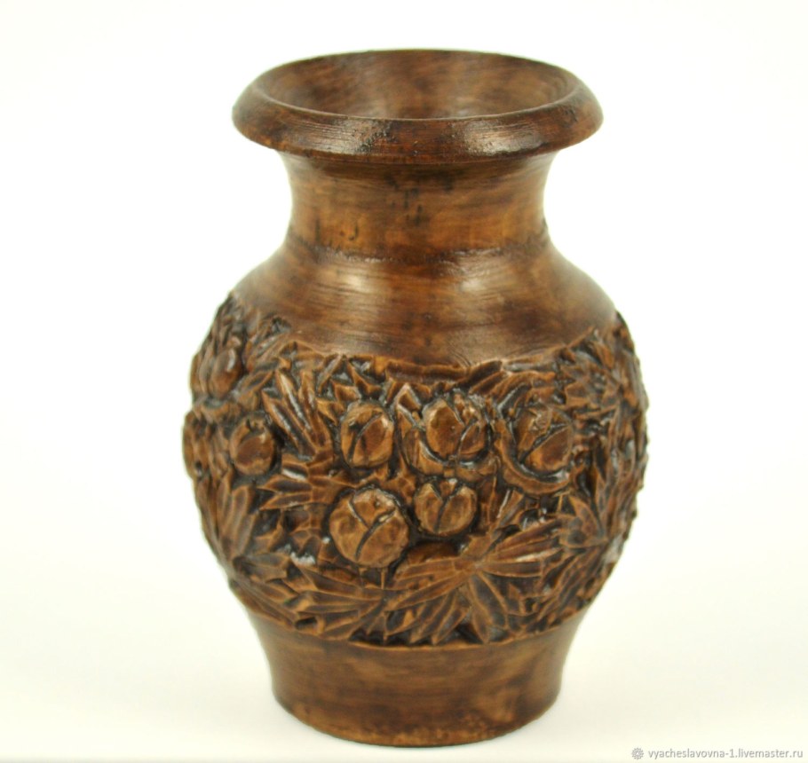 Ваза деревянная резная