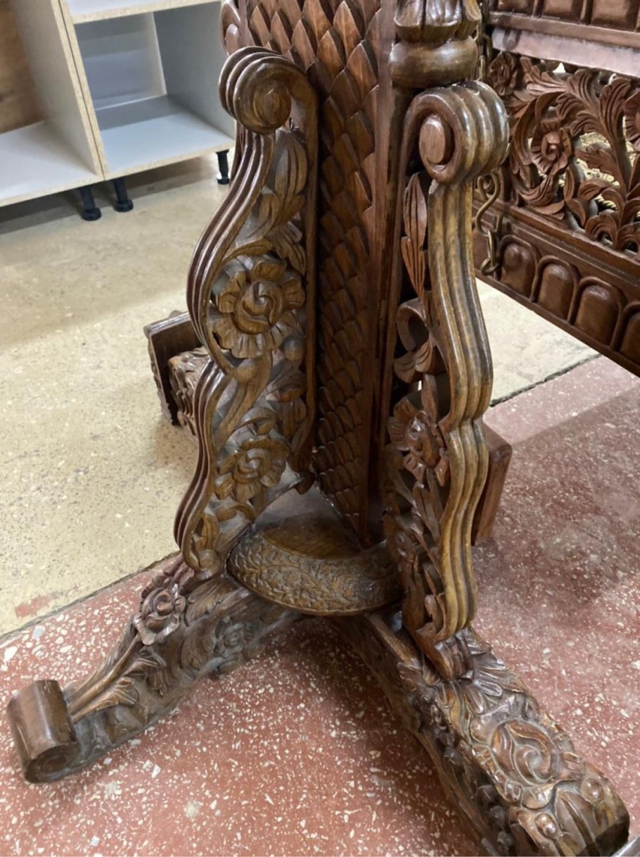 Резные качели