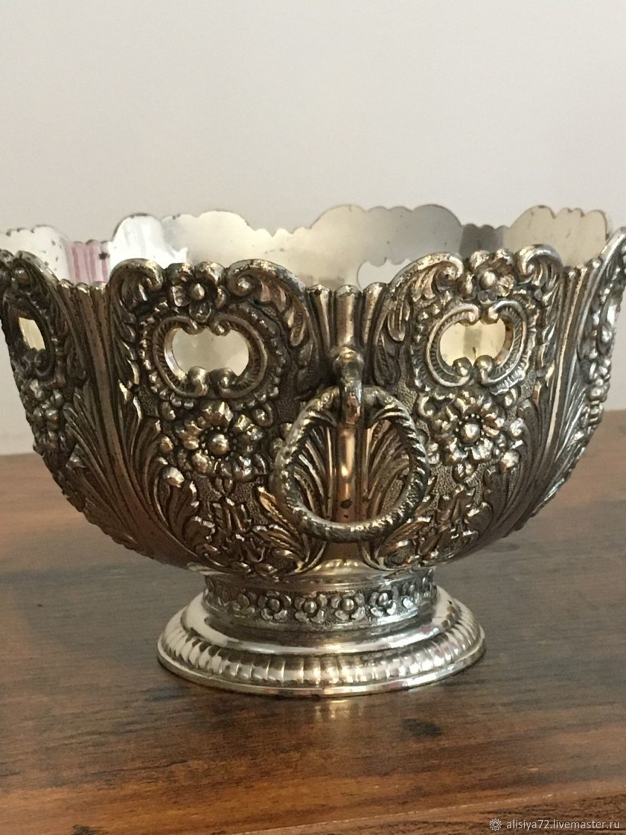 Старинные вазочки из металла