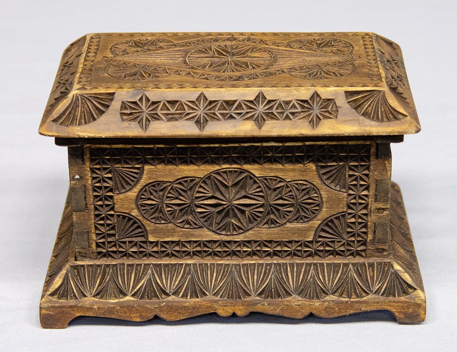 Ларец резной церковный