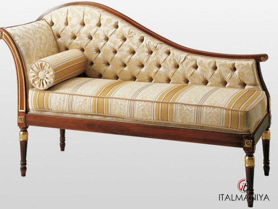 Кушетка со спинкой в прихожую в классическом стиле