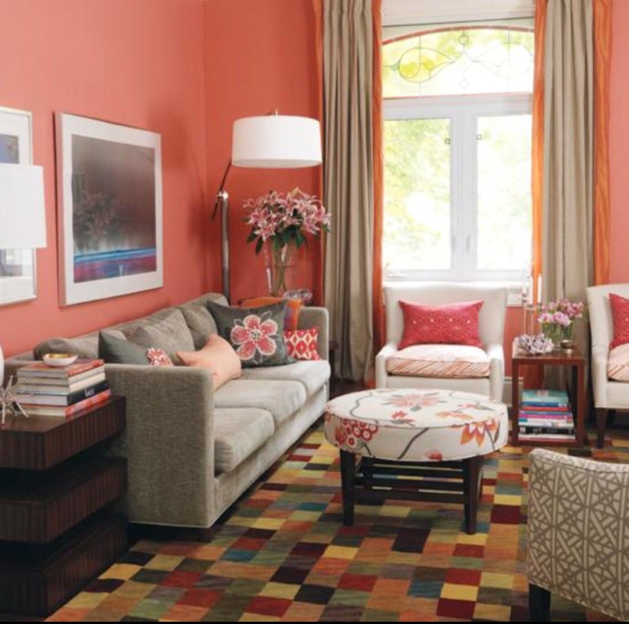 Гостиная кораллового цвета