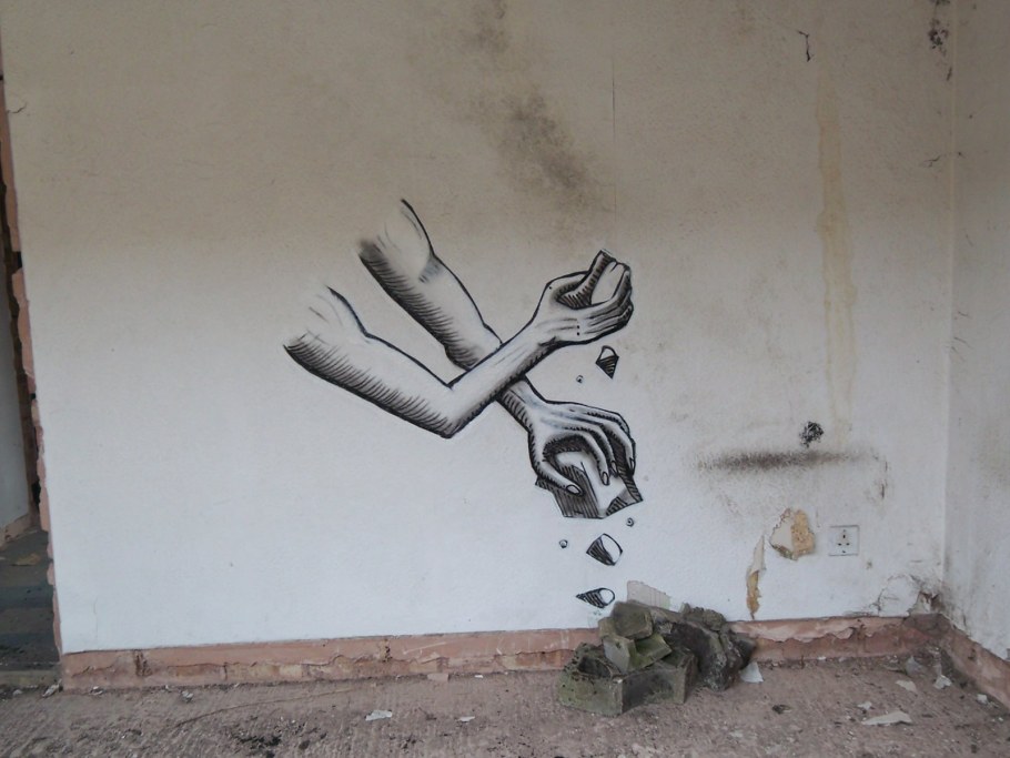 Граффити дома на стене в квартире