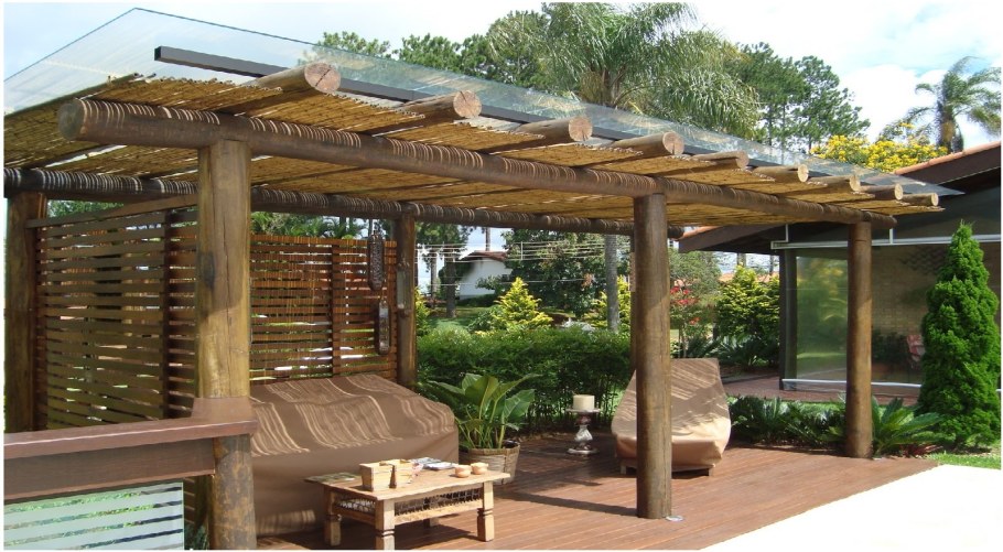 Беседка с поликарбонатной крышей