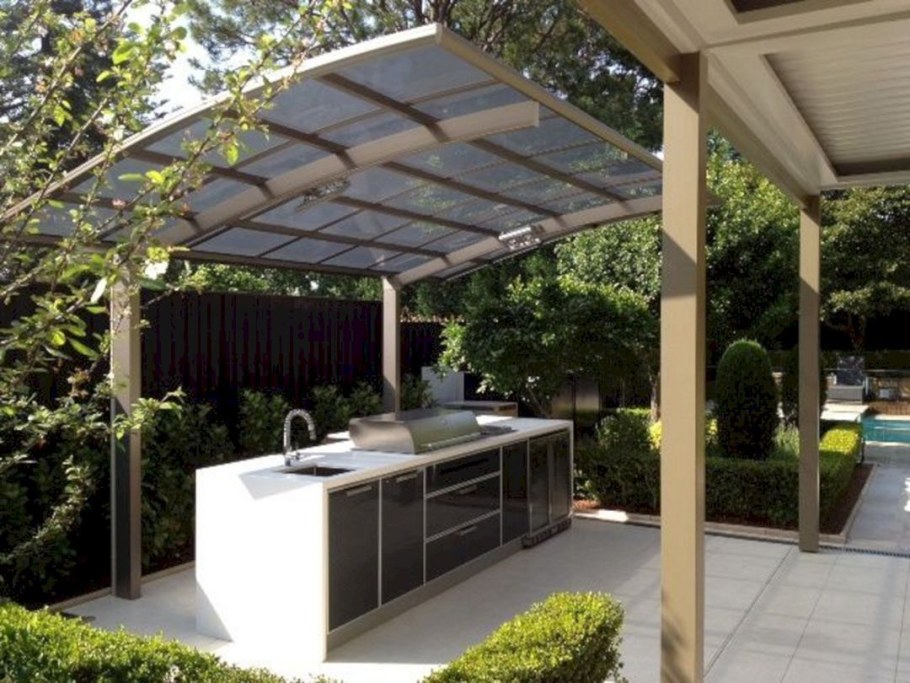 Навес во дворе частного дома