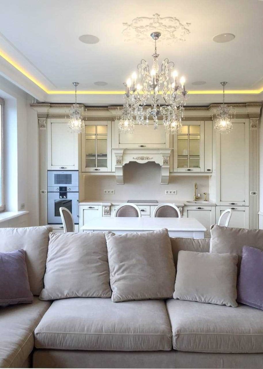 Люстры в гостиной совмещенной с кухней