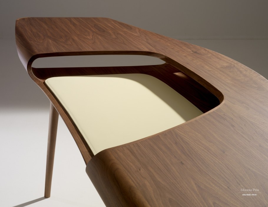 Дизайнерский стол из шпона