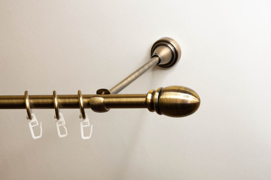 Железный карниз для штор