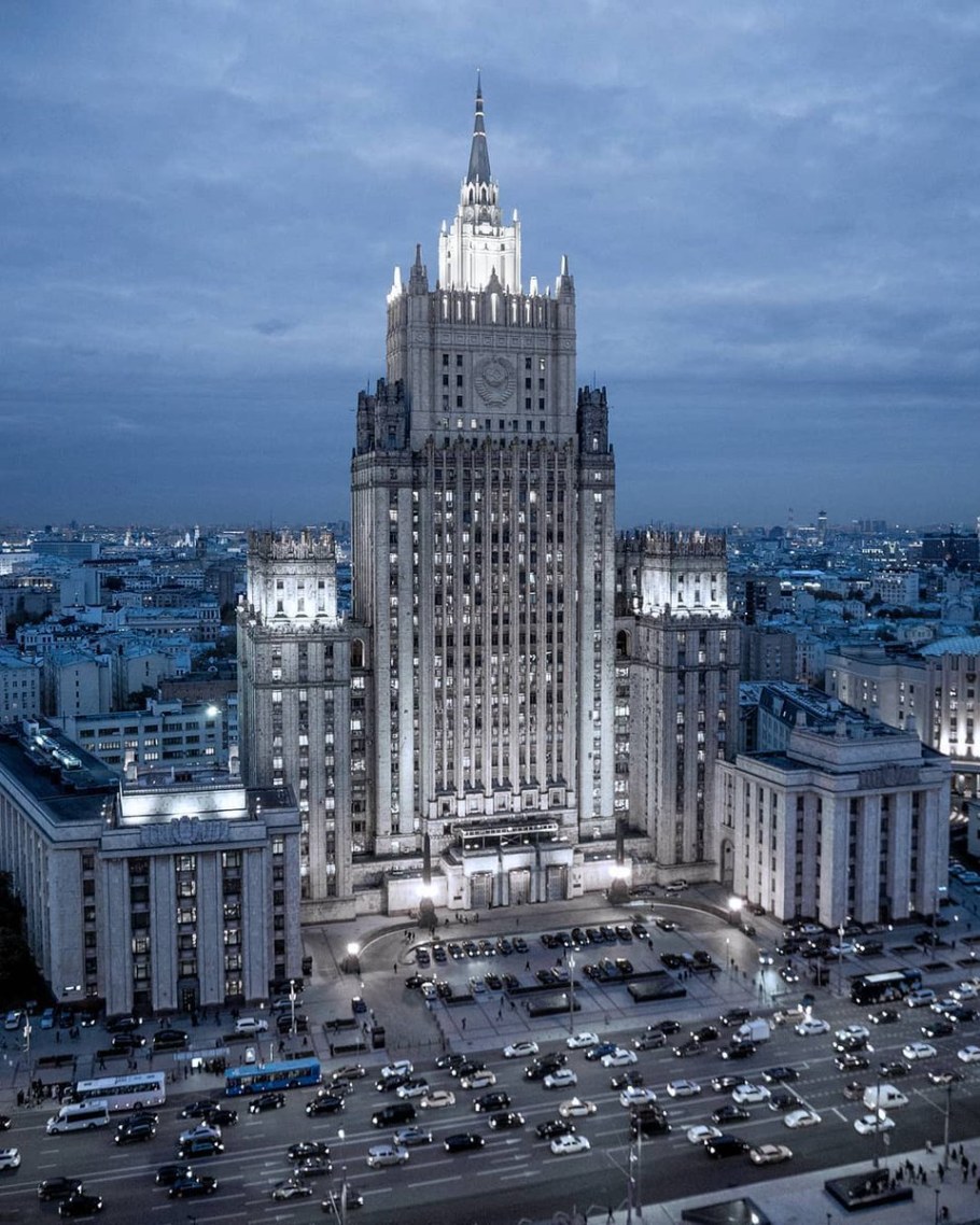 Здание МИД высотка