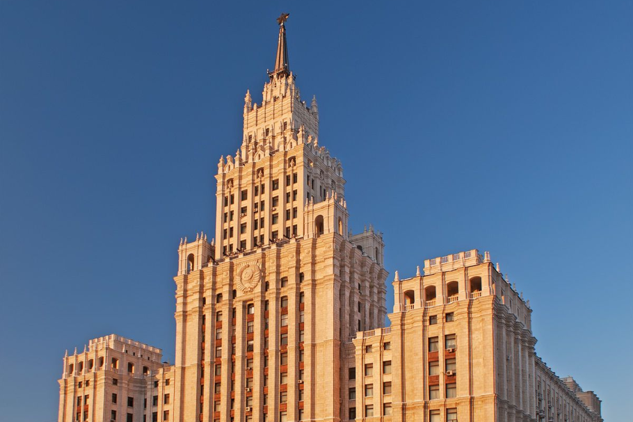 Высотка на красных воротах (Садовая-Спасская улица, 21)