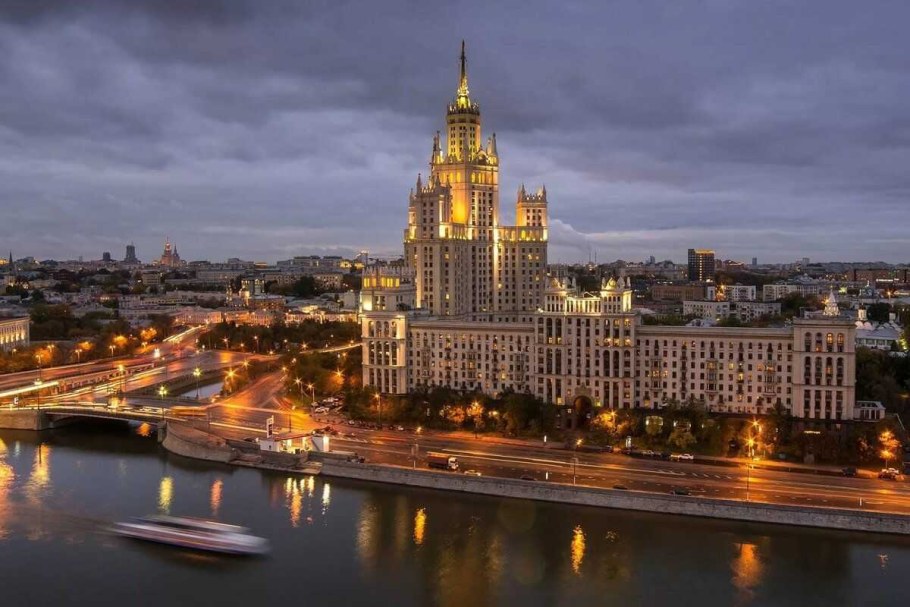 Сталинская высотка в Москве на Котельнической набережной