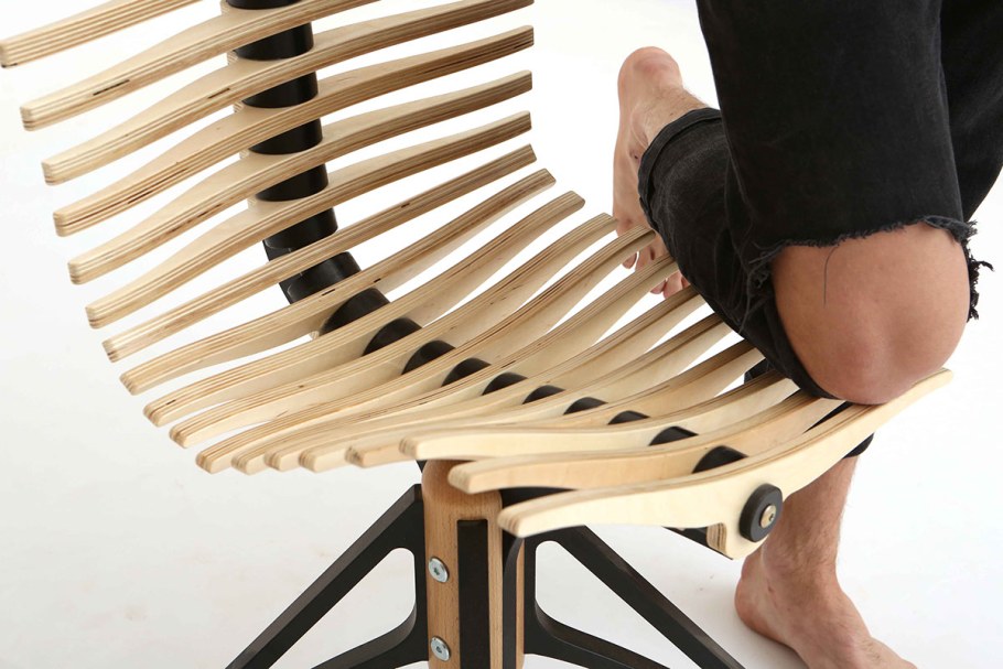 Кресло из ламелей