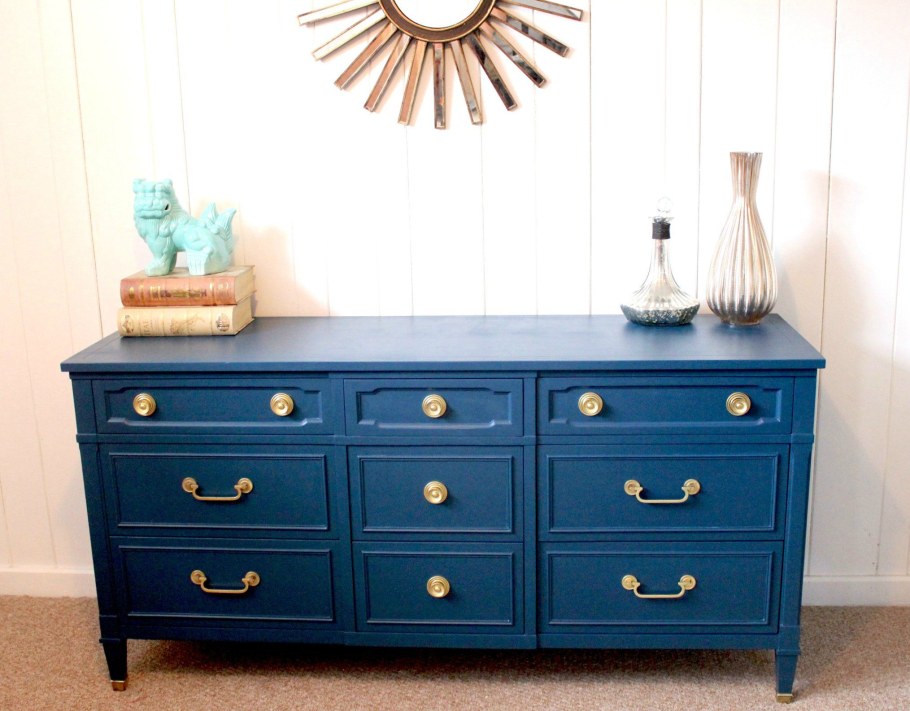 Голубой комод в интерьере