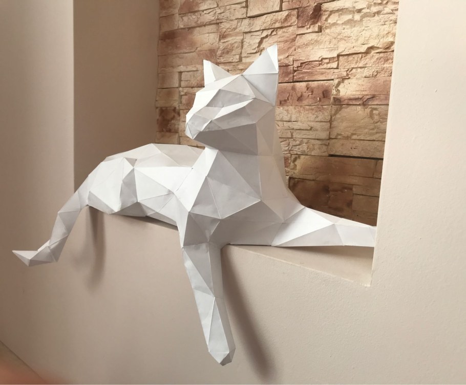 Кошка из бумажных фигур