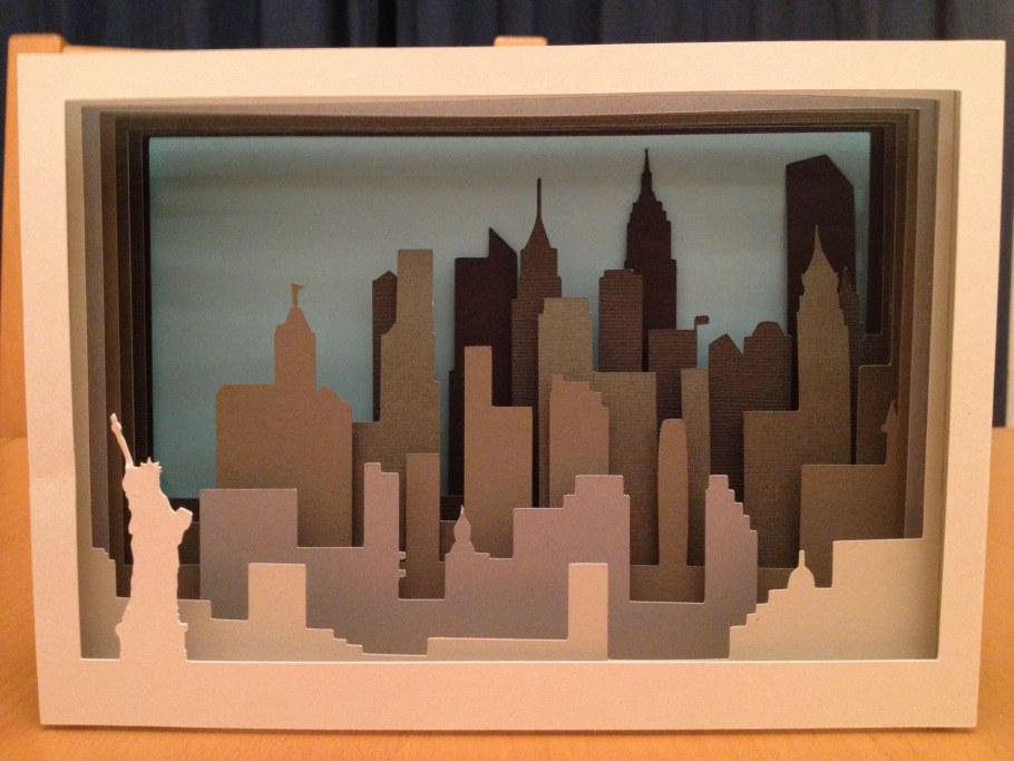 Многослойное панно из бумаги